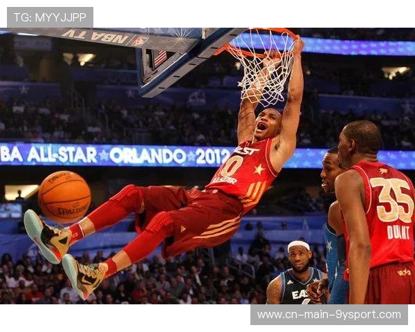 NBA扣篮手臂挂框全场拍照：巅峰瞬间的完美诠释